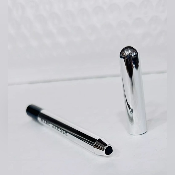 Marc Jacobs 42 Blacquer Highliner Gel Dye Crayon Brand New - Picture 3 of 4